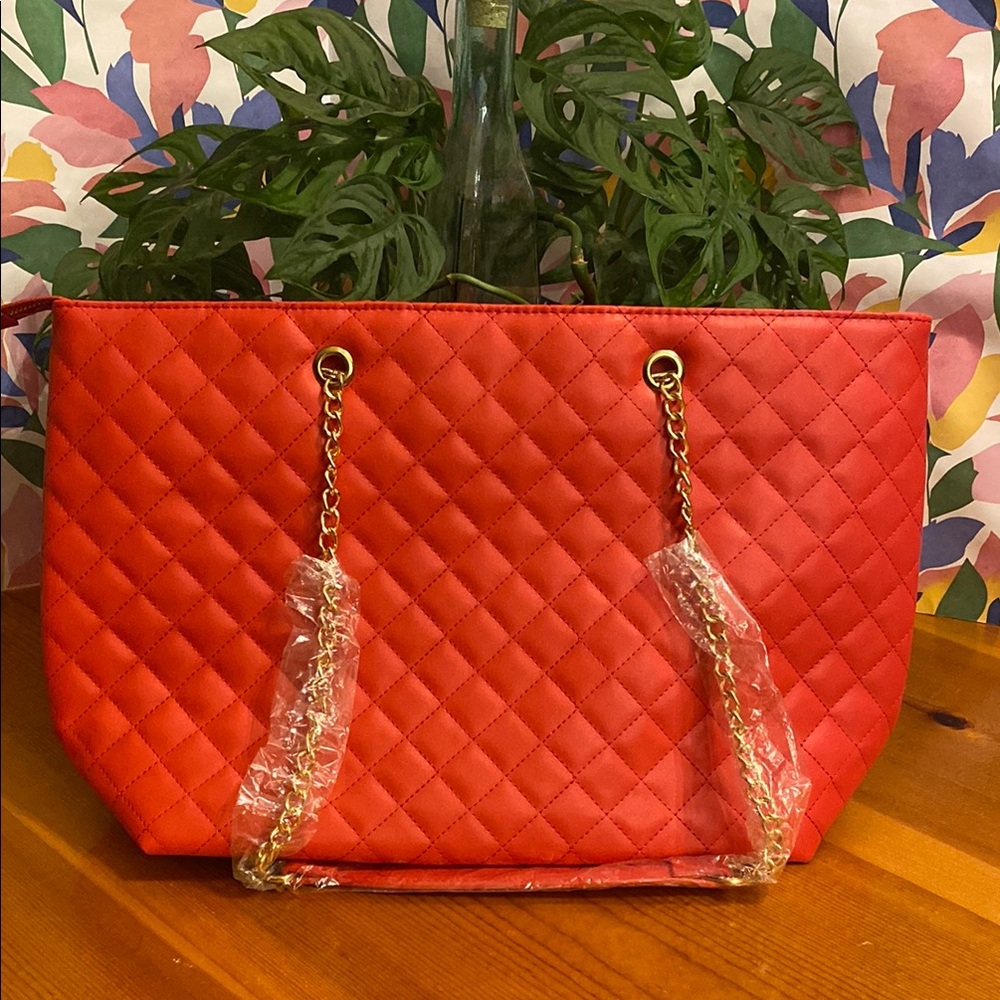Badgley Mischka Red Quilted Chain Strap Shoulder Bag - Picture 11 of 11